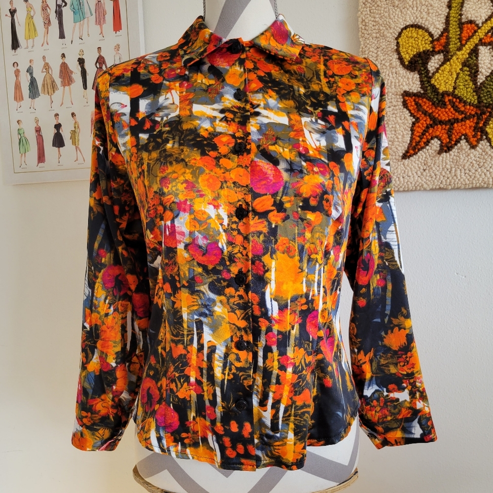 Lola | Vintage Funky Floral Print Button-Up